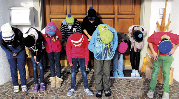 Schüler präsentieren ihre Arbeiten. (Bild dw)