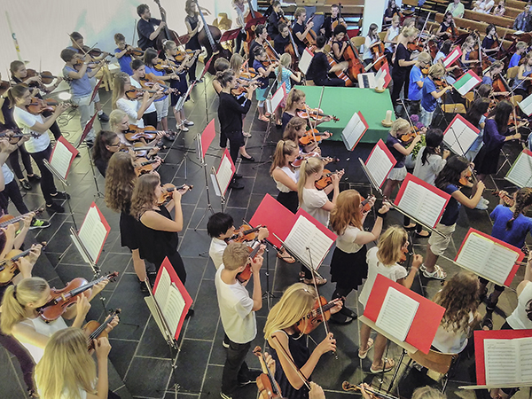 «Im Orchester lernt man aufeinander zu hören, sich gegenseitig zu respektieren, und man spürt im gemeinsamen Musikerleben, warum es Sinn macht zu üben.» (Bild sl)