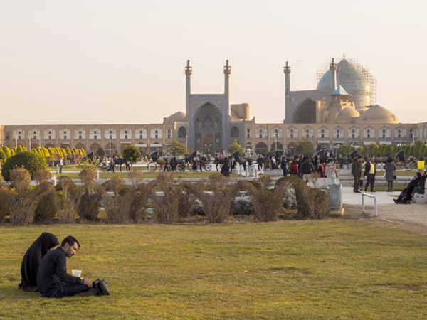 Auf dem Meydan-e Naqsh-e Jahan in Isfahan ist immer etwas los (Bild ak)