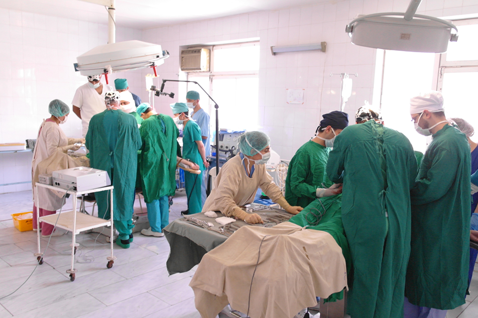 Vier bis sechs Operationen finden hier täglich statt, wenn das Schweizer Team vor Ort ist. Normal sind drei in der Woche. (Bild: Florian Marti)